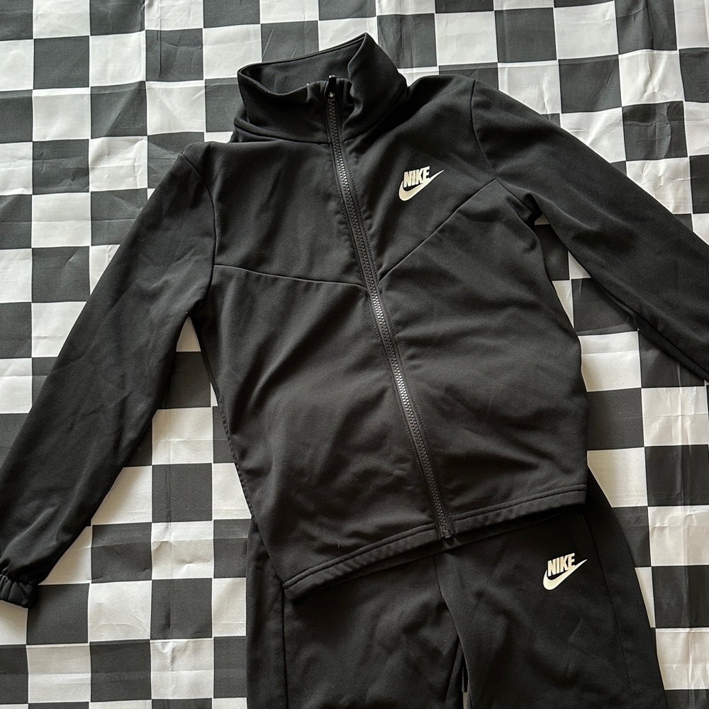 Boys Nike Black & White Jacket with Pants Swoosh Tracksuit Track Sweat Set S